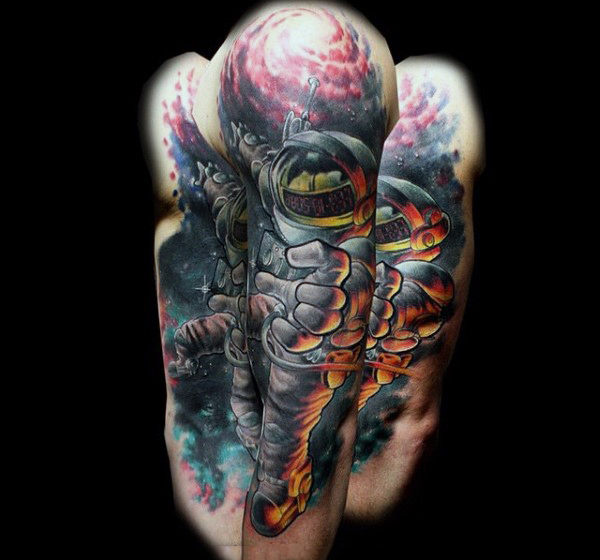 tatuaz astronauta astronomiczny 16