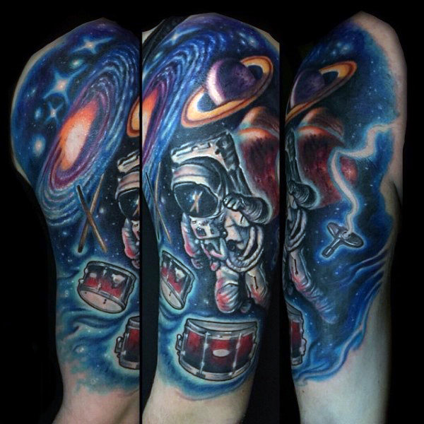 tatuaz astronauta astronomiczny 50