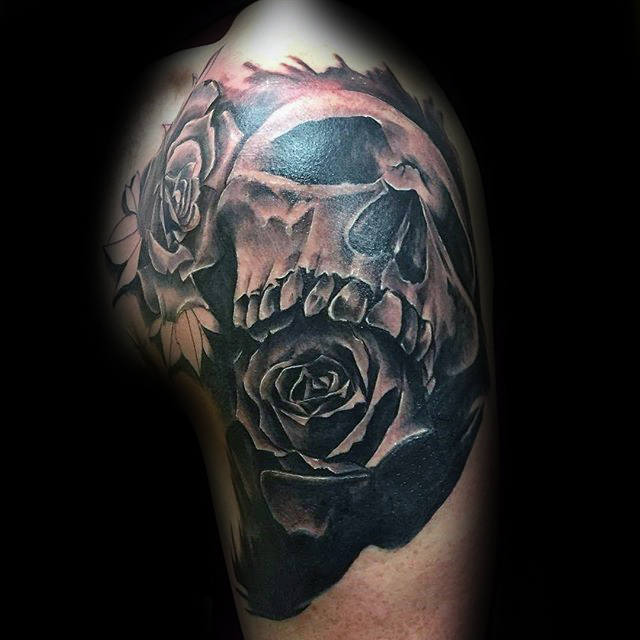 tatuaz czarna roza 04