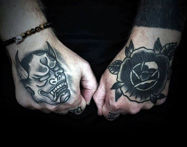 tatuaz czarna roza 126