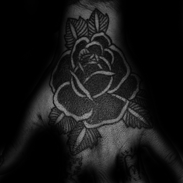 tatuaz czarna roza 132