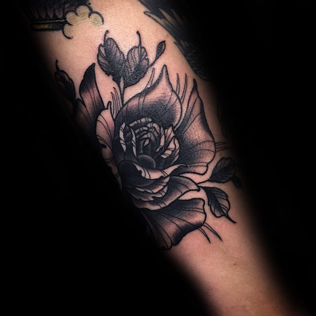 tatuaz czarna roza 136