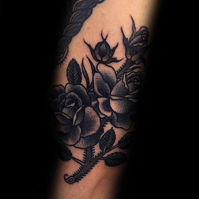 tatuaz czarna roza 142