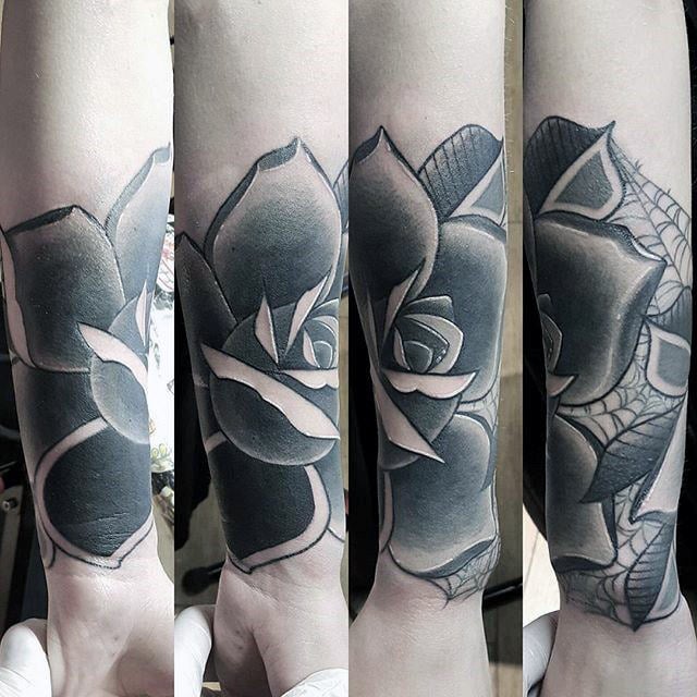 tatuaz czarna roza 144