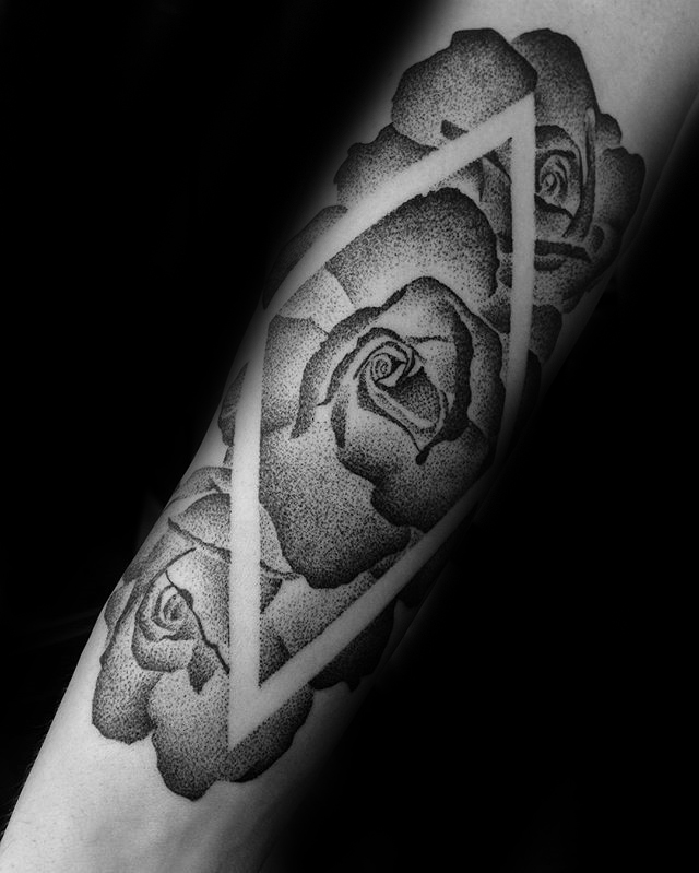 tatuaz czarna roza 24