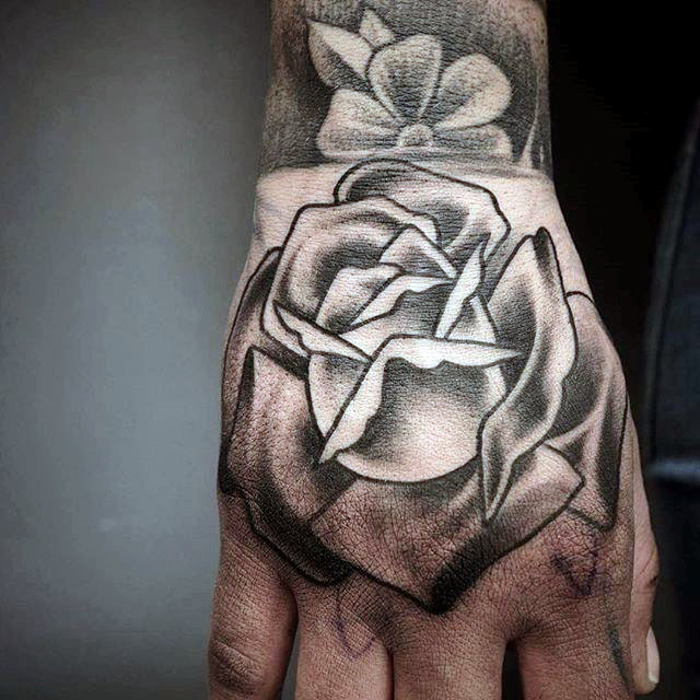 tatuaz czarna roza 56