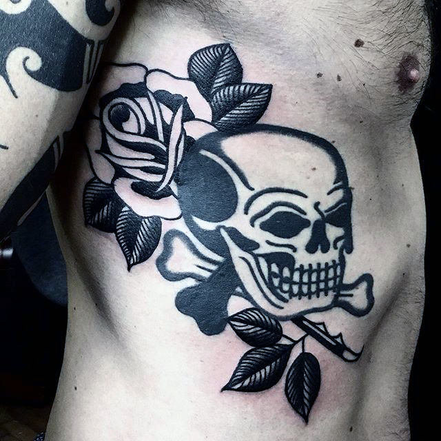 tatuaz czarna roza 72