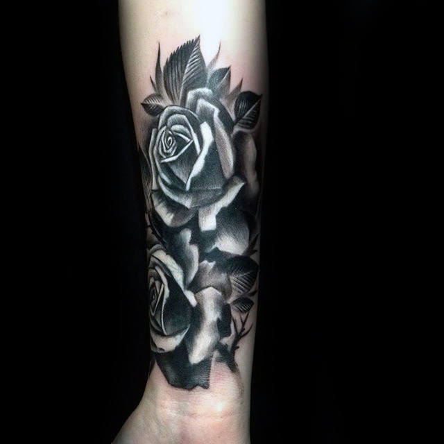 tatuaz czarna roza 88