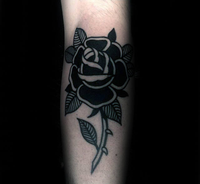 tatuaz czarna roza 98