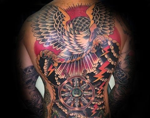 tatuaz orla na plecach 18