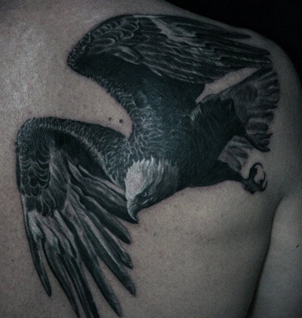 tatuaz orla na plecach 34