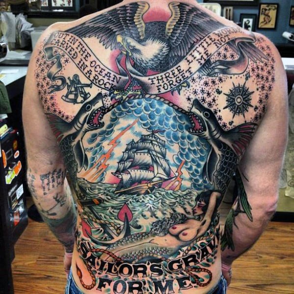 tatuaz orla na plecach 38