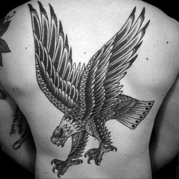 tatuaz orla na plecach 44