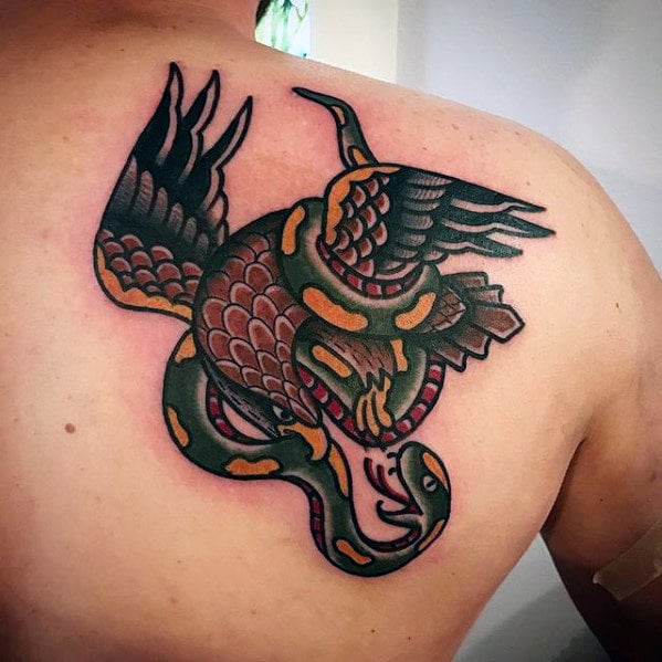 tatuaz orla na plecach 54