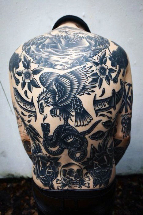 tatuaz orla na plecach 74
