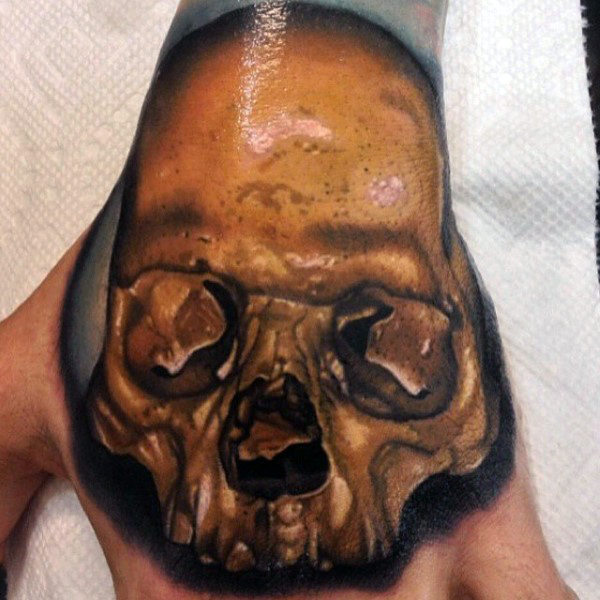 tatuaz czaszki na dloni 86