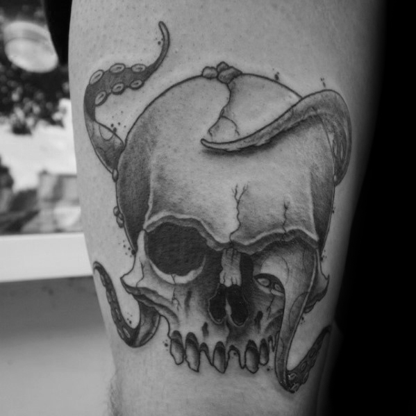 tatuaz czaszki osmiornica 72