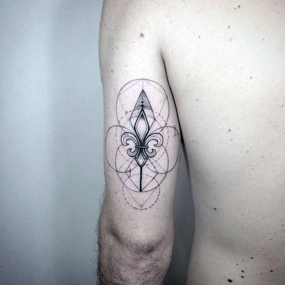 tatuaz fleur de lis 34