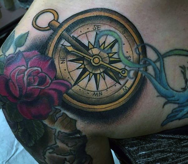 60 tatuaży z kompasami (ze znaczeniem)