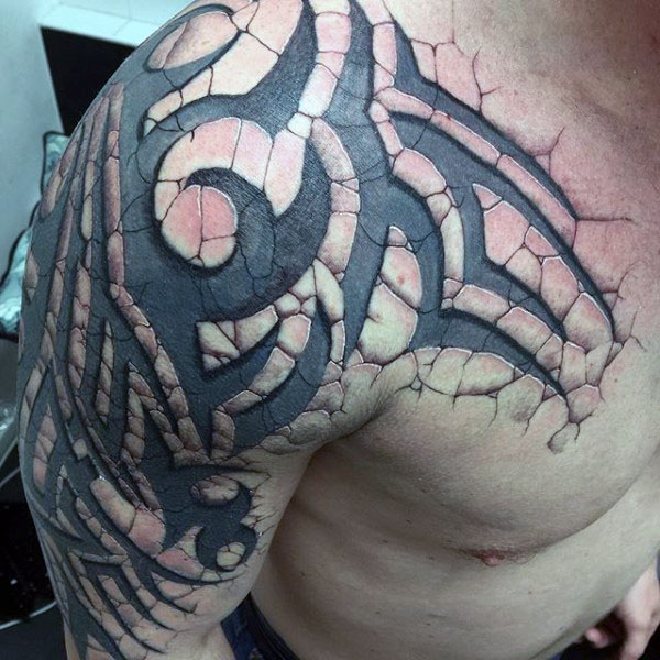 tatuaz tribal na ramieniu 02