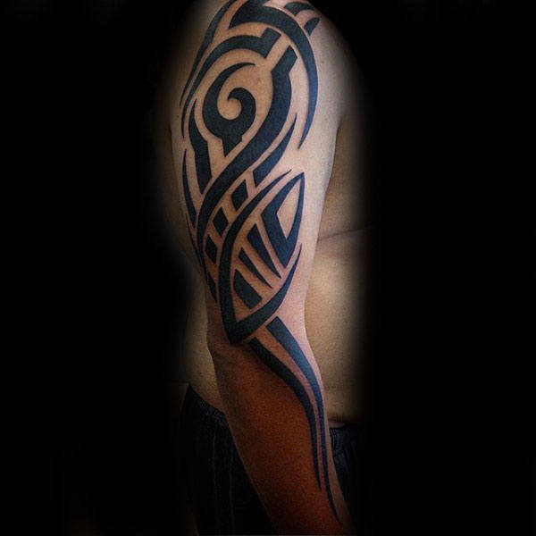 tatuaz tribal na ramieniu 128