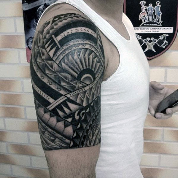 tatuaz tribal na ramieniu 136
