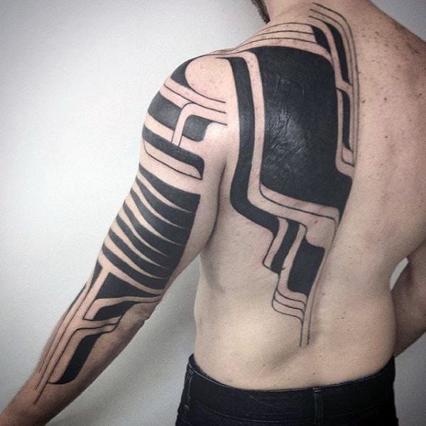 tatuaz tribal na ramieniu 36