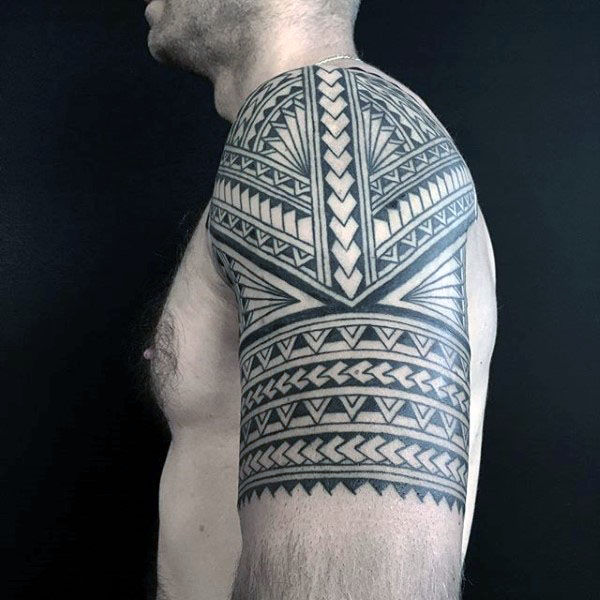 tatuaz tribal na ramieniu 56