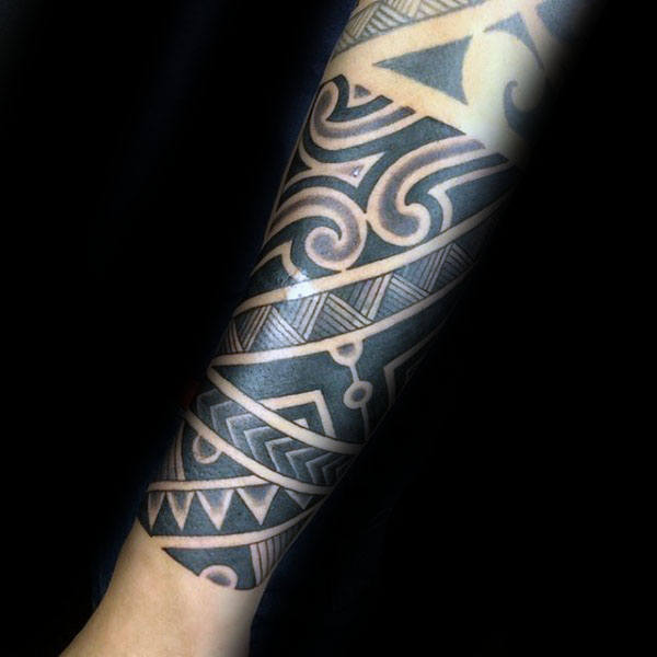 tatuaz tribal na ramieniu 64