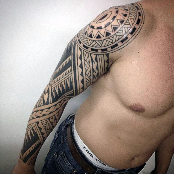 tatuaz tribal na ramieniu 76