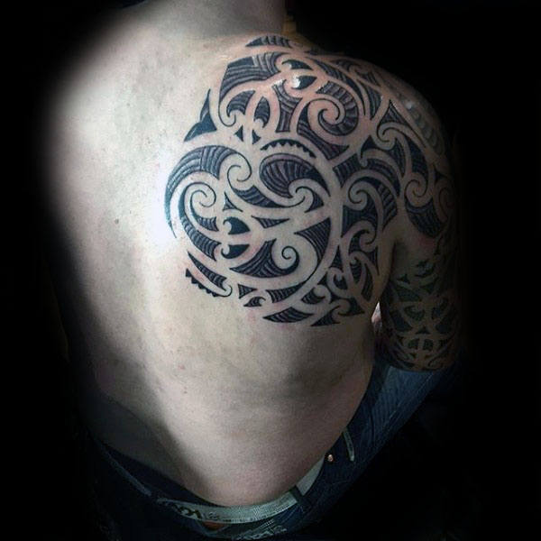 tatuaz tribal na ramieniu 86