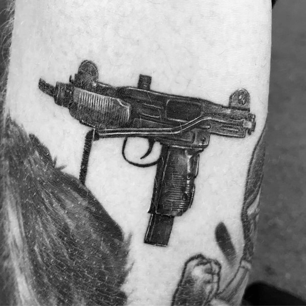 tatuaz uzi izraelski pistolet 12