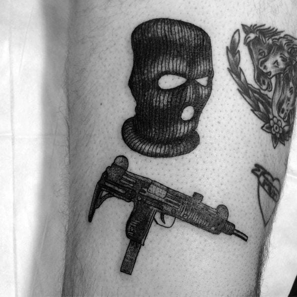 tatuaz uzi izraelski pistolet 14