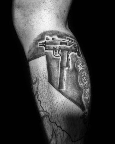 tatuaz uzi izraelski pistolet 26