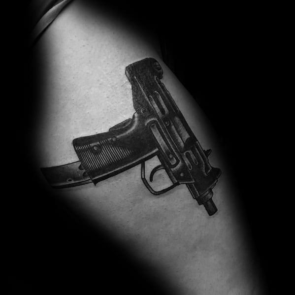tatuaz uzi izraelski pistolet 34