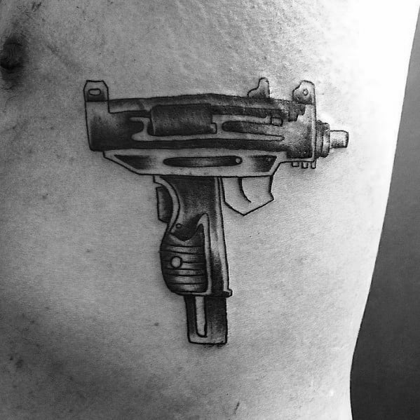 tatuaz uzi izraelski pistolet 42