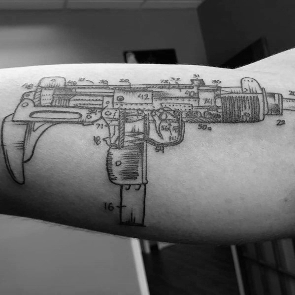 tatuaz uzi izraelski pistolet 58