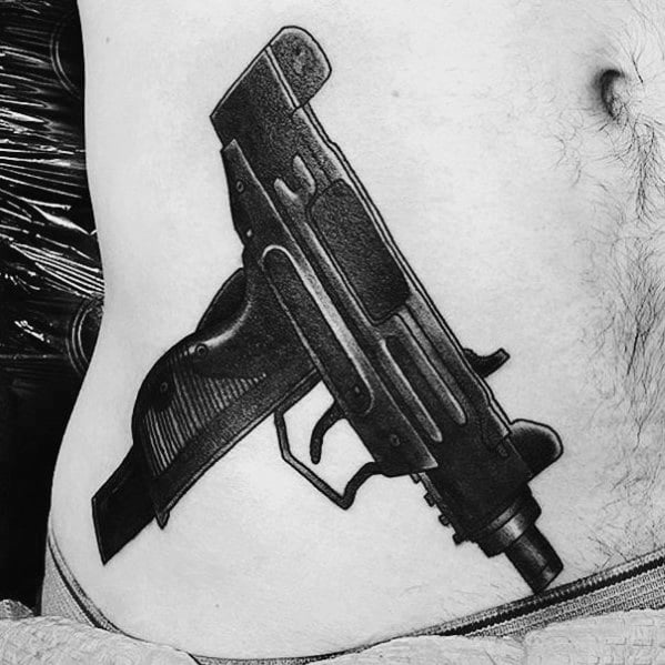 tatuaz uzi izraelski pistolet 62