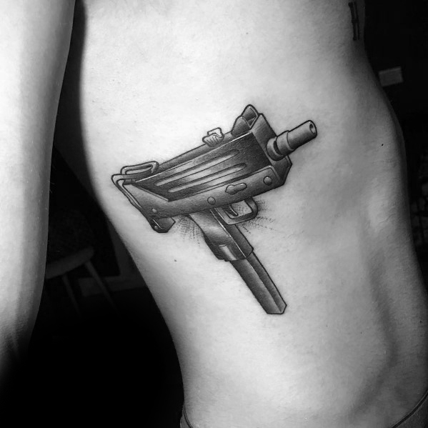 tatuaz uzi izraelski pistolet 72