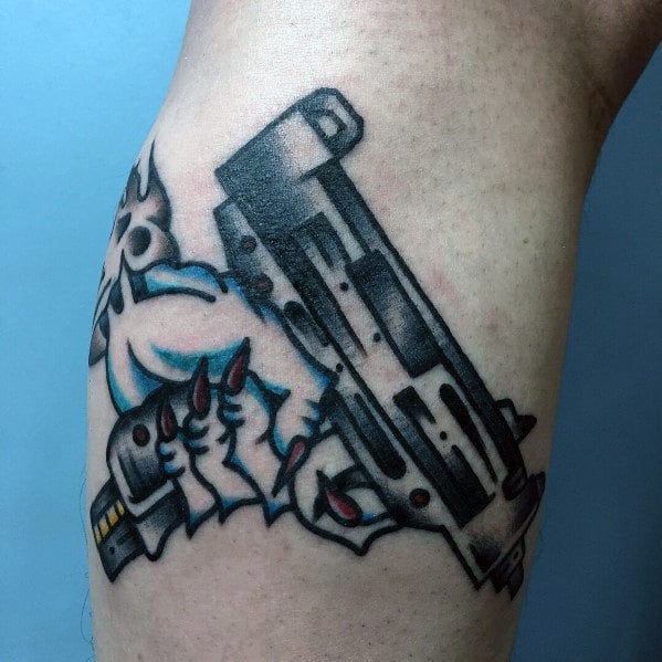 tatuaz uzi izraelski pistolet 88