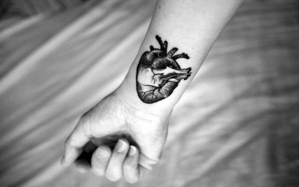 tatuaz realistyczne serce 16