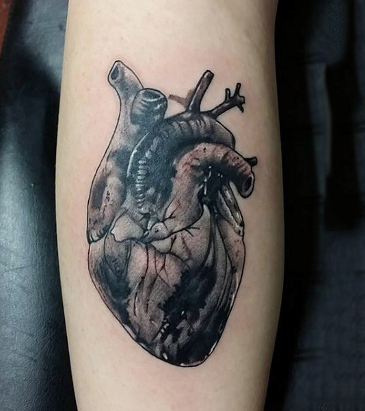 tatuaz realistyczne serce 46
