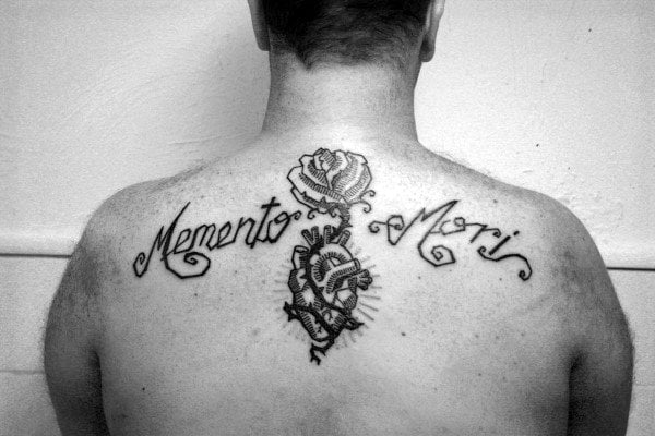 tatuaz sentencja memento mori 92