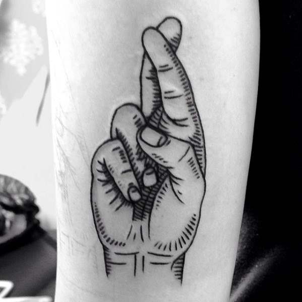 tatuaz skrzyzowane palce 26