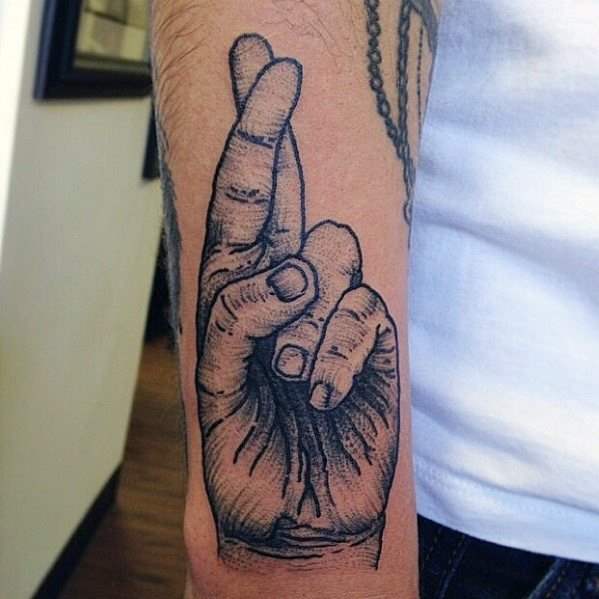 tatuaz skrzyzowane palce 48