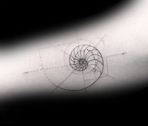 tatuaz spirala fibonacciego 06
