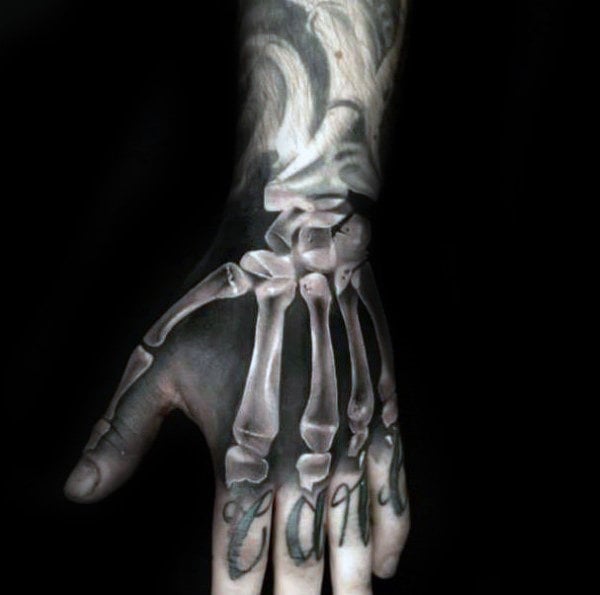 75 tatuaży ze szkieletem dłoni: wzory i znaczenie