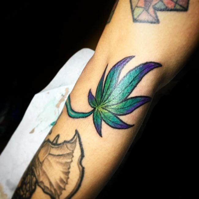 tatuaje marihuana cannabis 67
