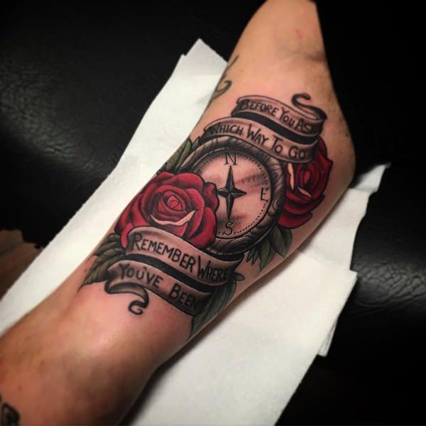 Tatuagens de bússolas:  99 ideias e os seus significados
