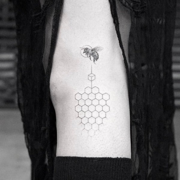 tatuagem abelha 311